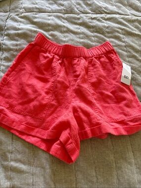 bp High-Waist Casual Shorts in Bright Red
